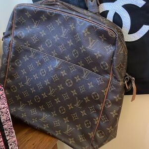 LV Crossbody zipper needs repair